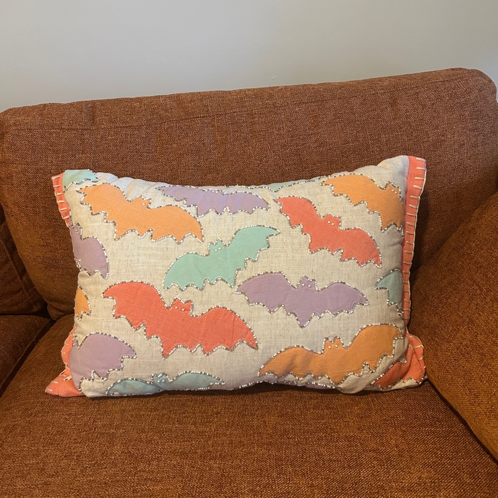 Bat-themed accent pillow (pearls and pastels) 🍭🍬💎